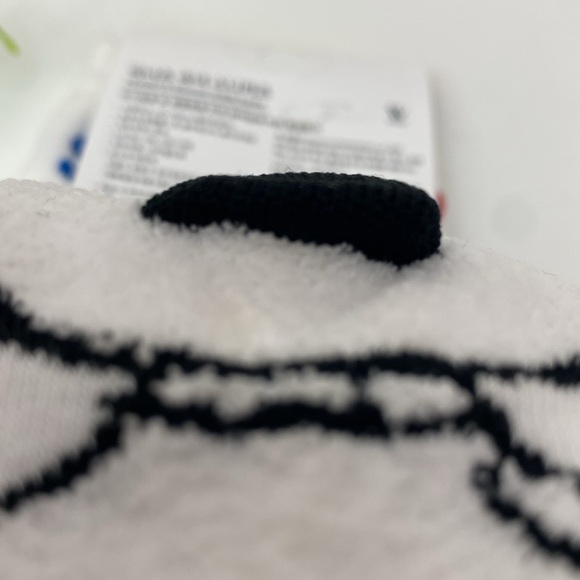 Super cute Snoopy ankle socks Peanuts from Korea fuzzy Snoopy face NWT - Picture 9 of 9